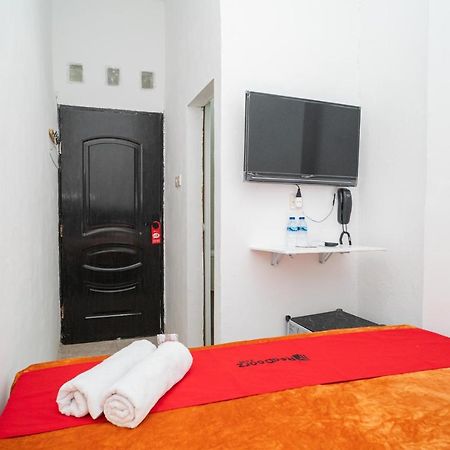 Hotel Reddoorz @ Aralia Harapan Indah Pulokendal Esterno foto