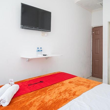 Hotel Reddoorz @ Aralia Harapan Indah Pulokendal Esterno foto