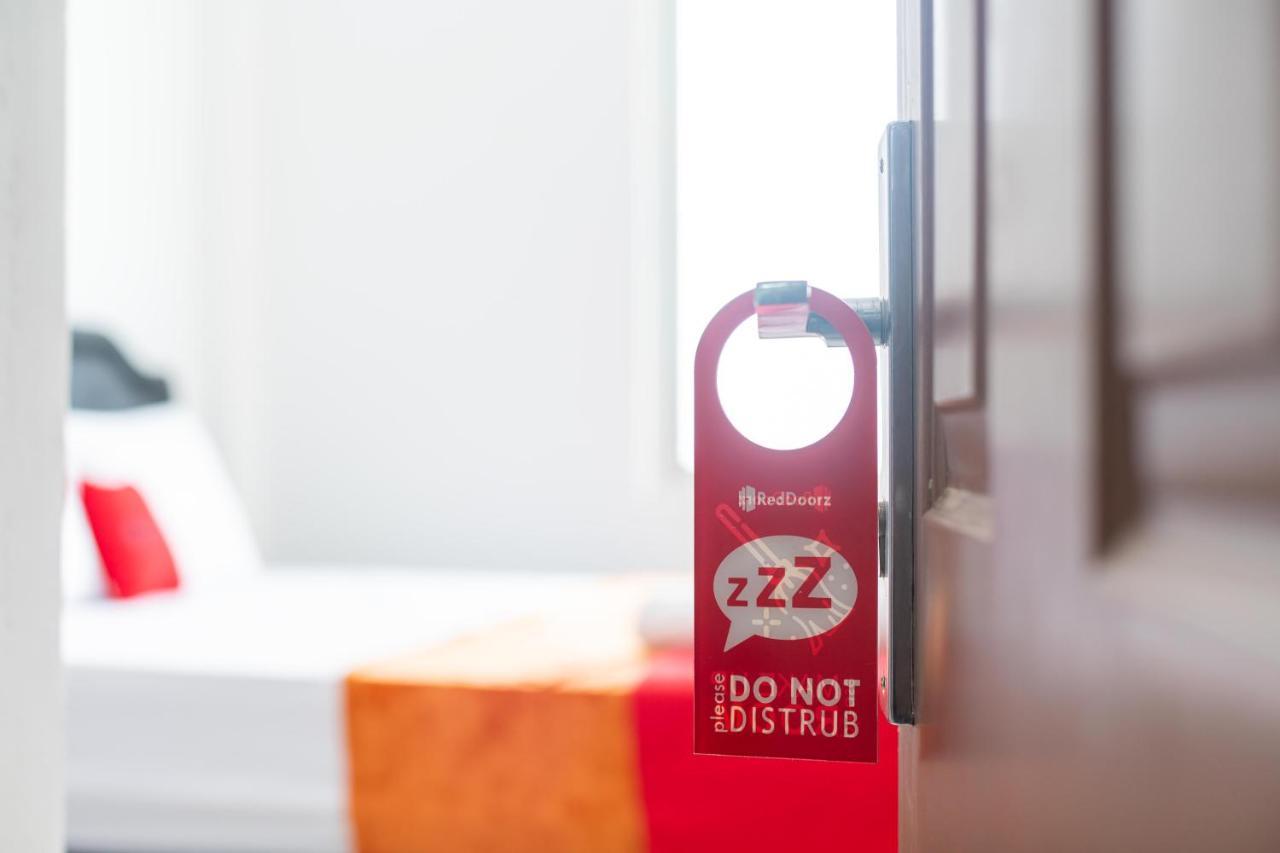 Hotel Reddoorz @ Aralia Harapan Indah Pulokendal Esterno foto