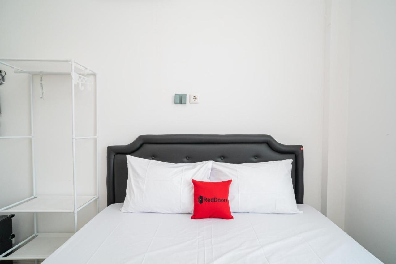 Hotel Reddoorz @ Aralia Harapan Indah Pulokendal Esterno foto
