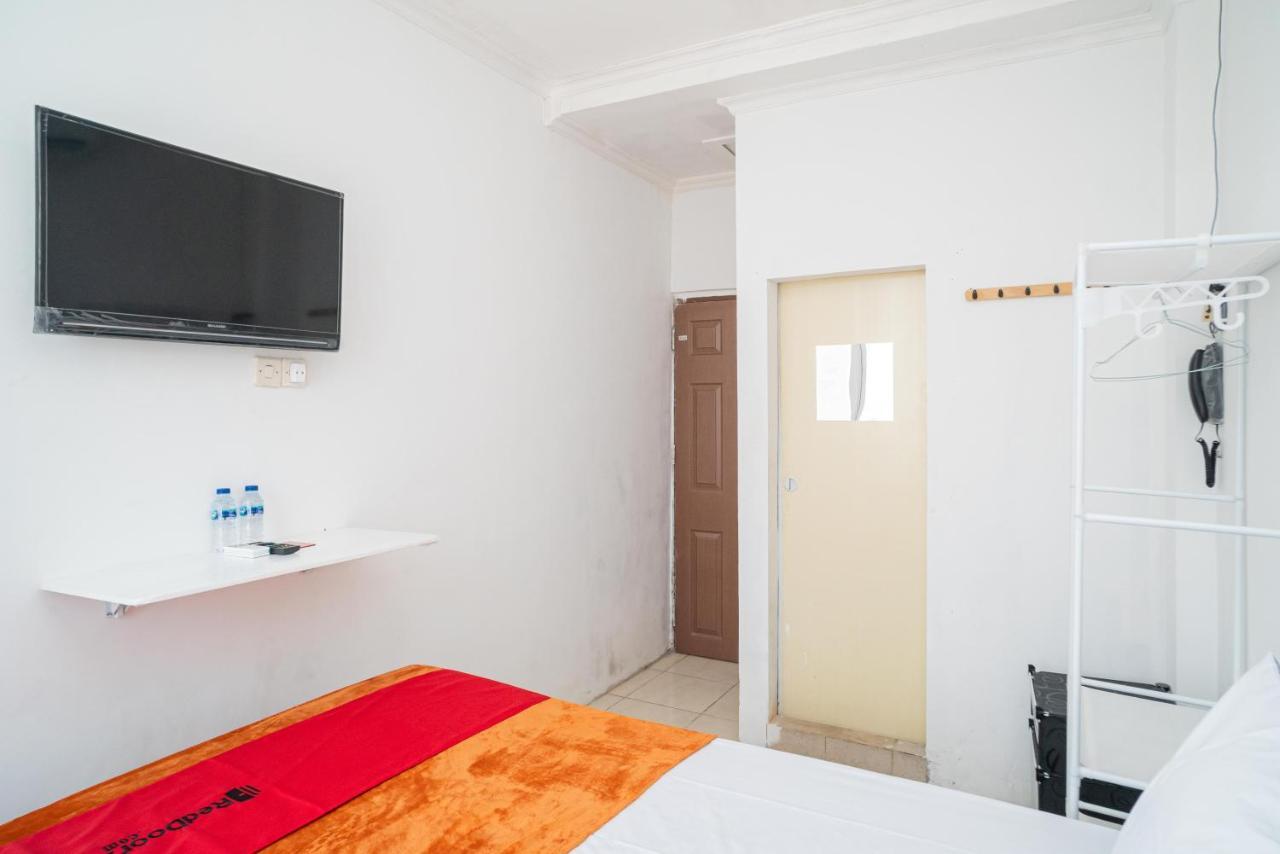 Hotel Reddoorz @ Aralia Harapan Indah Pulokendal Esterno foto