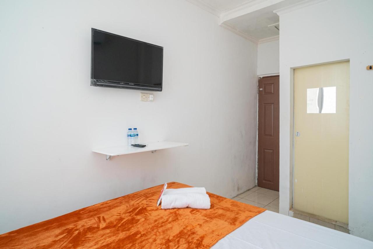 Hotel Reddoorz @ Aralia Harapan Indah Pulokendal Esterno foto