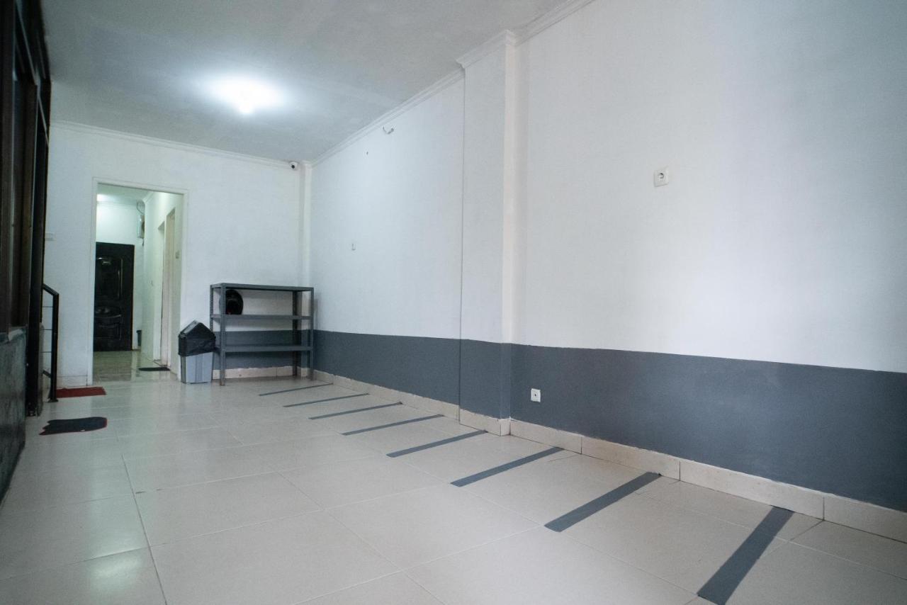 Hotel Reddoorz @ Aralia Harapan Indah Pulokendal Esterno foto